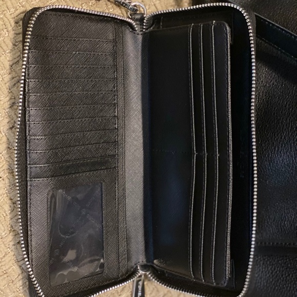 Michael Kors hand bag & matching wallet - Picture 3 of 5